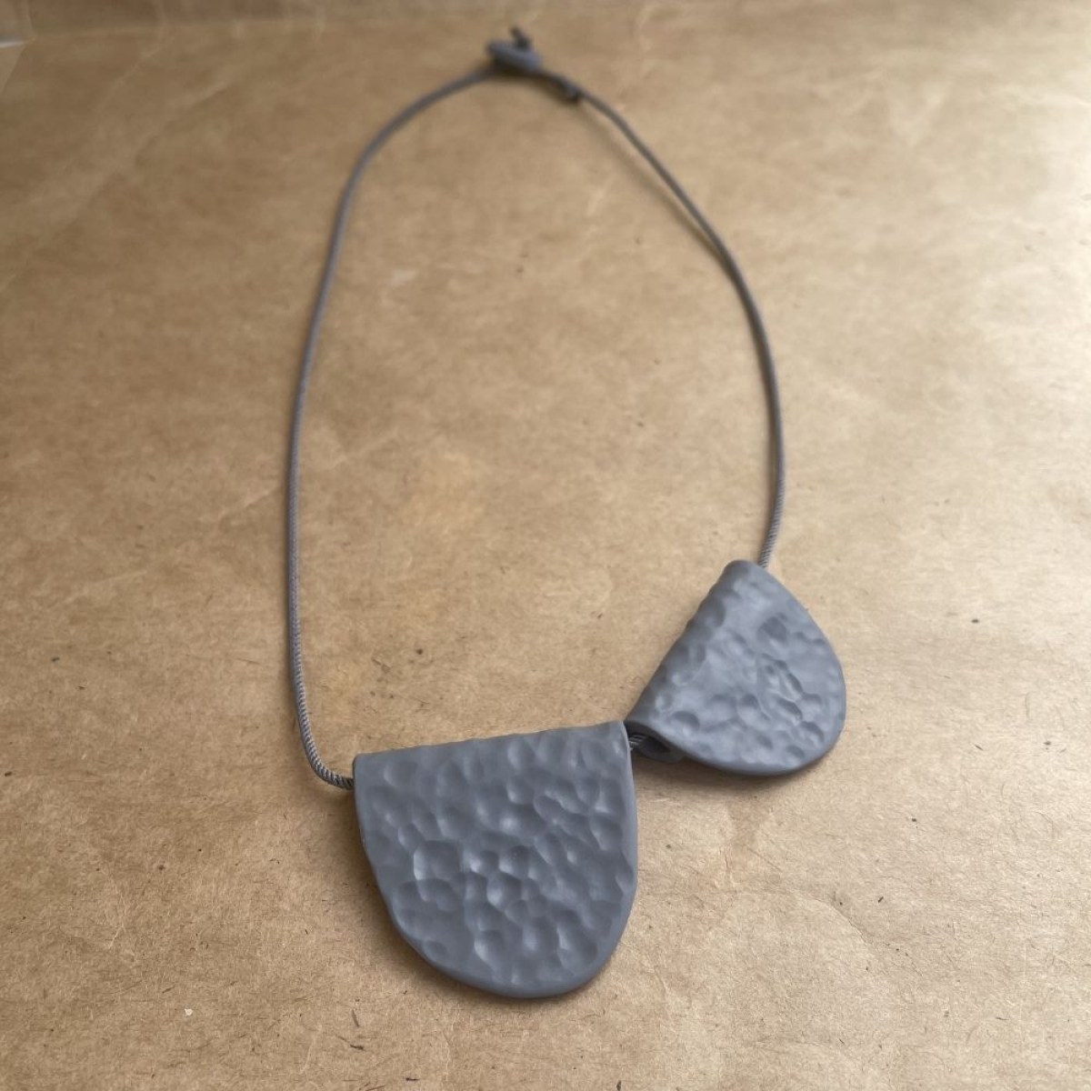 AMANI NECKLACE DARK GREY